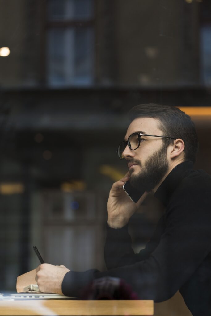 side view male talking phone (1)